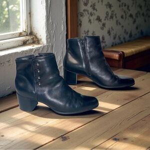 Naturalizer Women’s Ankle Boots Size 8.5  Side Zipper Stacked Heels